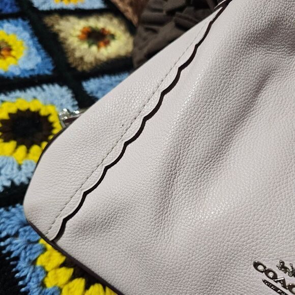 Edie Shoulder Bag 31 With Scalloped Detail in Light Pink Pebbled Leather Purse - Picture 2 of 10